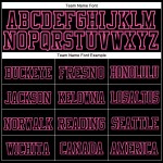 Schwarze Strickmütze mit Bündchen und Schwarz-Rosa-Muster, individuell Schwarze Strickmütze mit Bündchen und Schwarz-Rosa-Muster, individuell