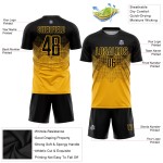 Schwarzes, benutzerdefiniertes Fußballtrikot mit Sublimationsdruck in Gold